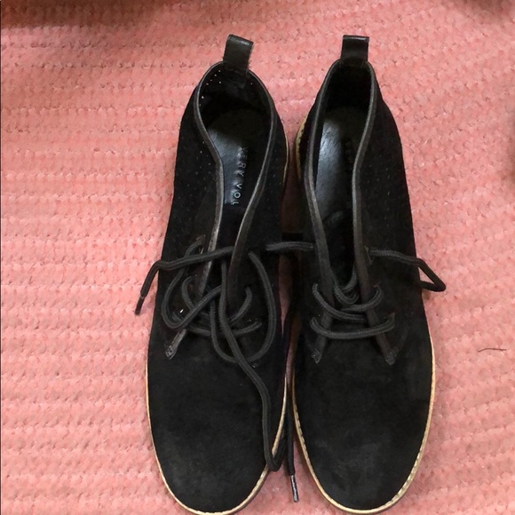 BLACK SHOES - Picture 2 of 3
